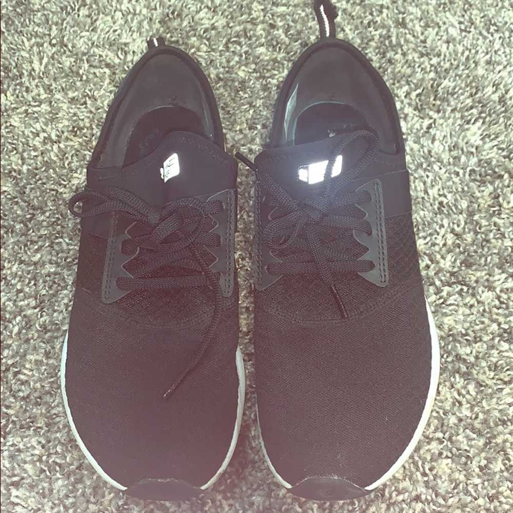 New balance memory sole tennis shoes